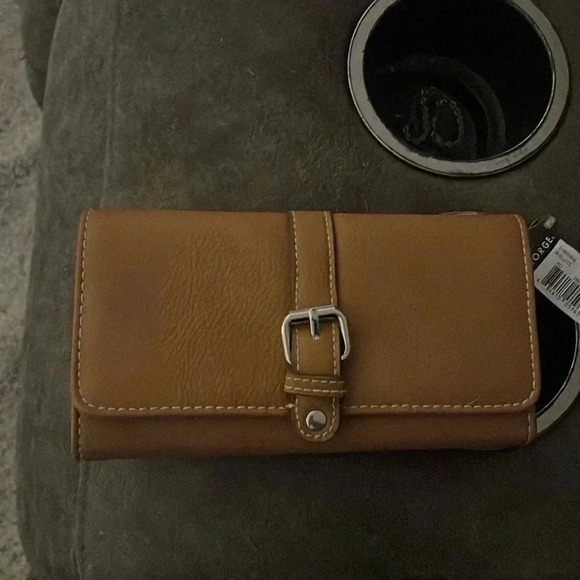 George Rech nude wallet - Picture 1 of 3